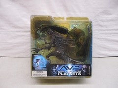 2005 McFarlane Alien v. Predator Play Sets Alien Queen with Base