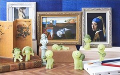 Smiski Museum Series Glow in the Dark (1 Random figure) 62670