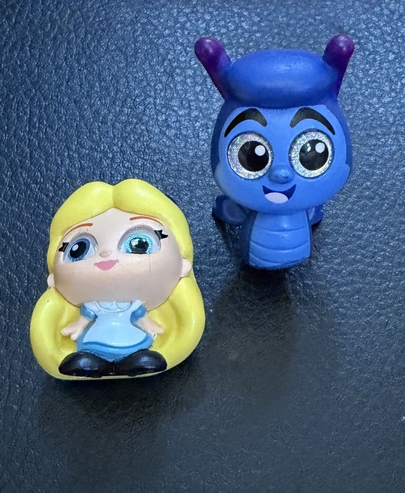 Disney Doorables – Caterpillar And Alice- Alice In Wonderland – Movie Moments
