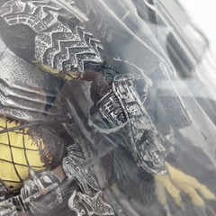 NECA AVP Masked Scar Predator 8″ 1:12 Toy Action Figure Deluxe – BNIB BOX DAMAGE