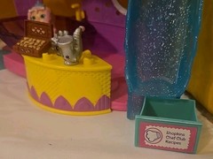 SHOPKINS Playset HAPPY PLACES Rainbow Beach +Reef Retreat +3 Dolls +Figures LOT