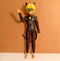 Original 2016 Bandai Miraculous Tales of Ladybug & Cat Noir Fashion Doll – 11″