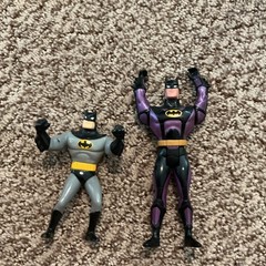 Batman Lot of 2 Plastic Action Figures Set Black/Gray/Purple/Yellow