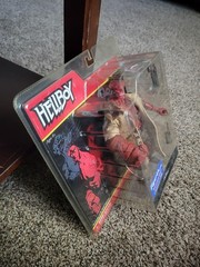 Mezco 2005 Hellboy w Coat (Mignola Art Version)(Figures.com Excl)(MINT, SEALED)
