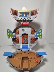 Pokemon Pokeball Gym Battle Arena Micro Playset Red Vintage 2009 Ash Brock Toy