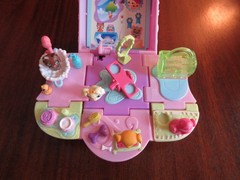 LITTLEST PET SHOP TEENIEST TINIEST PUPPIES DOGS POP OPEN MINI COMPACT PLAYSET