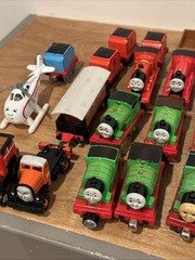Thomas & Friends Magnetic Metal Die Cast Train Lot Of 75 Engines & Car