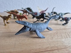 Jurassic World Battle Damage 14 Mini Dino Multipack Exclusive Dinosaurs