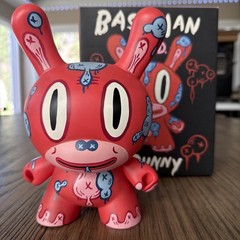 KIDROBOT 8″ DUNNY – 2005 M.O.D. RED GARY BASEMAN VINYL ART FIGURE