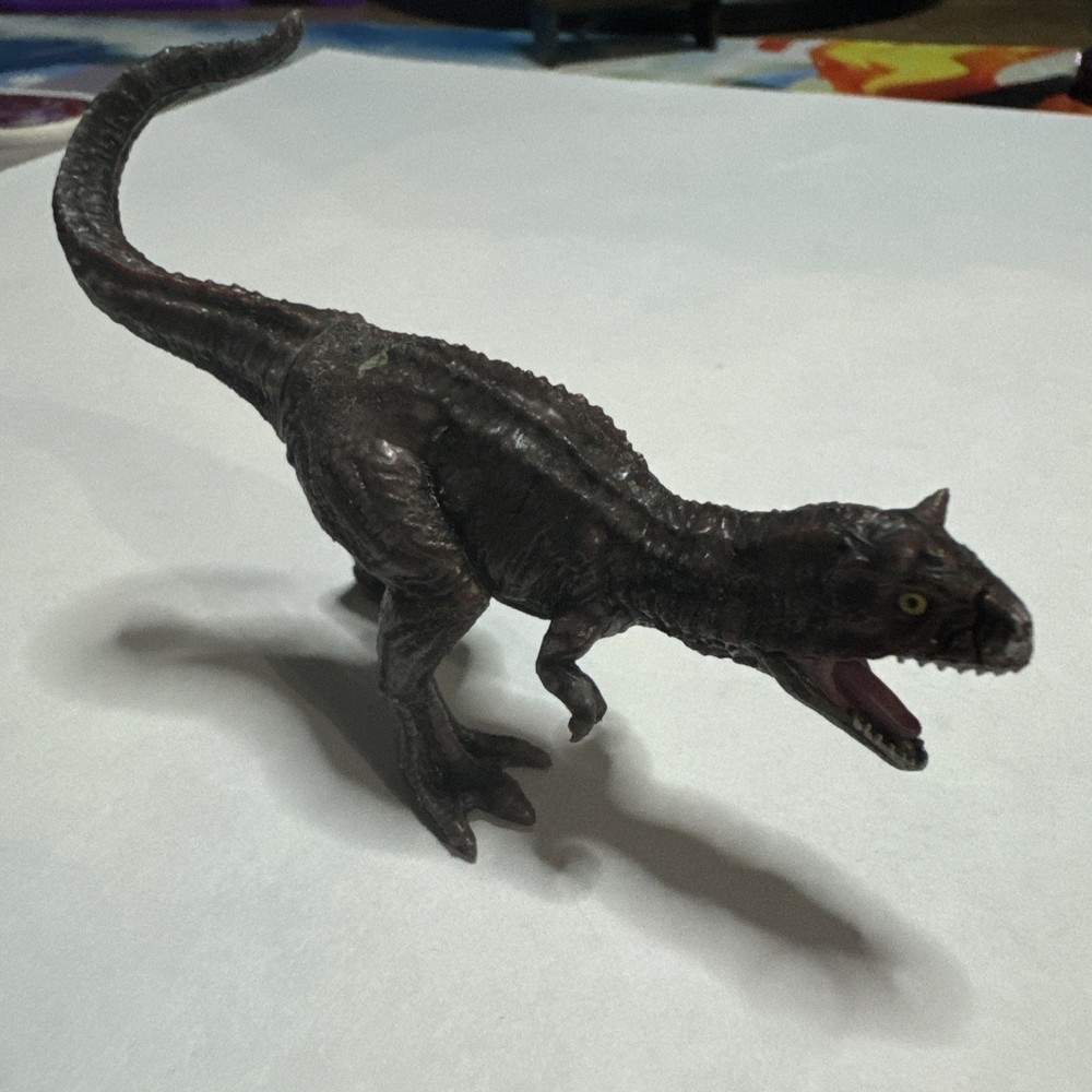 Jurassic World Rebirth CAPTIVZ Smash N Hatch Rare Carnotaurus