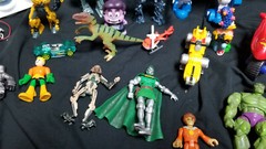 lot of Toys Marvel Transformers Minions pieces parts Lot 1 3B2