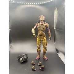 NECA Predator – ULTIMATE EMISSARY #2 No Rifle, has Extra Hands & Head, Pre Owned