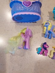 My Little Pony G4 Small Lot Of 5 Ponies And 2 Playset Piece