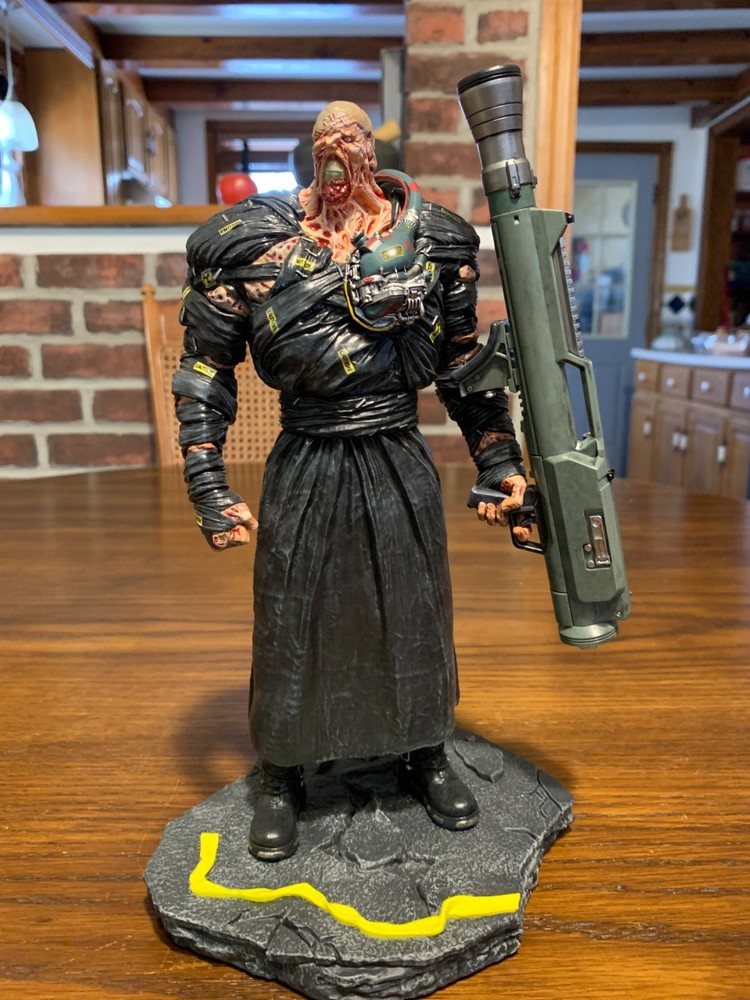 Numskull Capcom Resident Evil 3 (RE3) Remake Nemesis Figure (Head Discoloration)