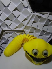 Hungry Worm – glow in the dark