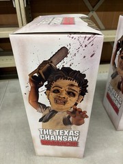 Leatherface The Texas Chainsaw Massacre Mezco MDS Mega Scale 15inch