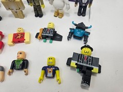 Roblox Jazwares Mix Match Mini Action Figure Accessory Lot of 25+ Pieces No Code