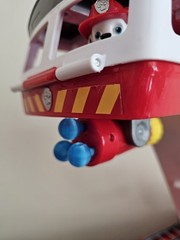 Paw Patrol Ultimate Rescue Fire Truck Ladder Lights Sound Marshall & Water Darts