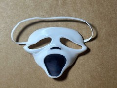 3D Printed Ghostface Mask for Labubu – Glows in the dark!