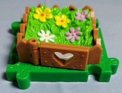 Jakks 2013 Smurfs Micro Village Garden, Water, Treasure, 19 Tiles & 10 Smurfs