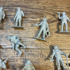 2″ Astronaut Plastic Action Figures Lot Of 30 Plus Pieces Vintage