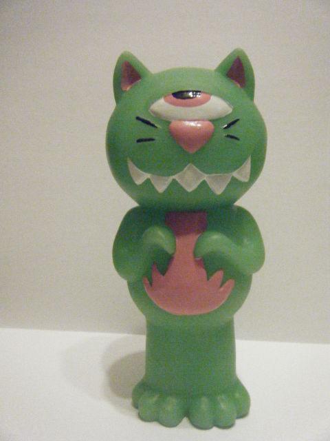 PINK TENTAPUSS JAPANESE KITTY KAIJU VINYL FIGURE KILL!