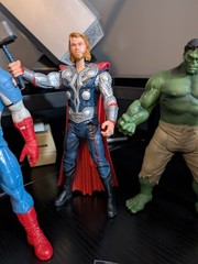 Hasbro MARVEL THE AVENGERS Action Figure Set Disney Store Exclusive Rare! Used
