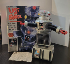 Radio Control B-9 Robot 24″ Tall LOST IN SPACE Trendmasters w BOX No Remote