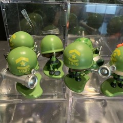 32 MGA Awesome LITTLE GREEN MEN Figure Lot GREEN BLUE With Accessories Dog Tags
