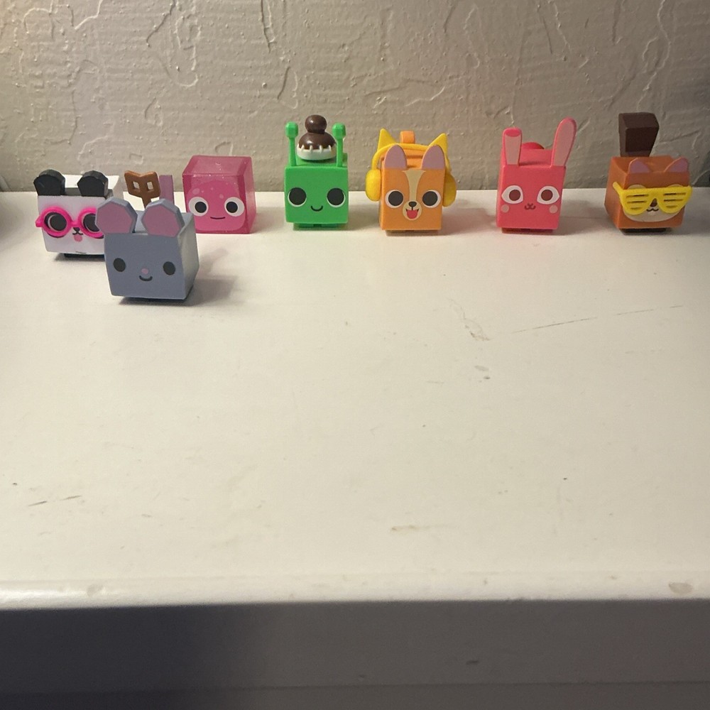 Animal Block Figurines – Set of 7 – Plastic – Mouse, Cat, Rabbit, Bear, Dog