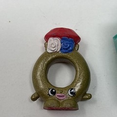 Shopkins ROXY RING Gold Red Toy Figure with Shopping Bag
