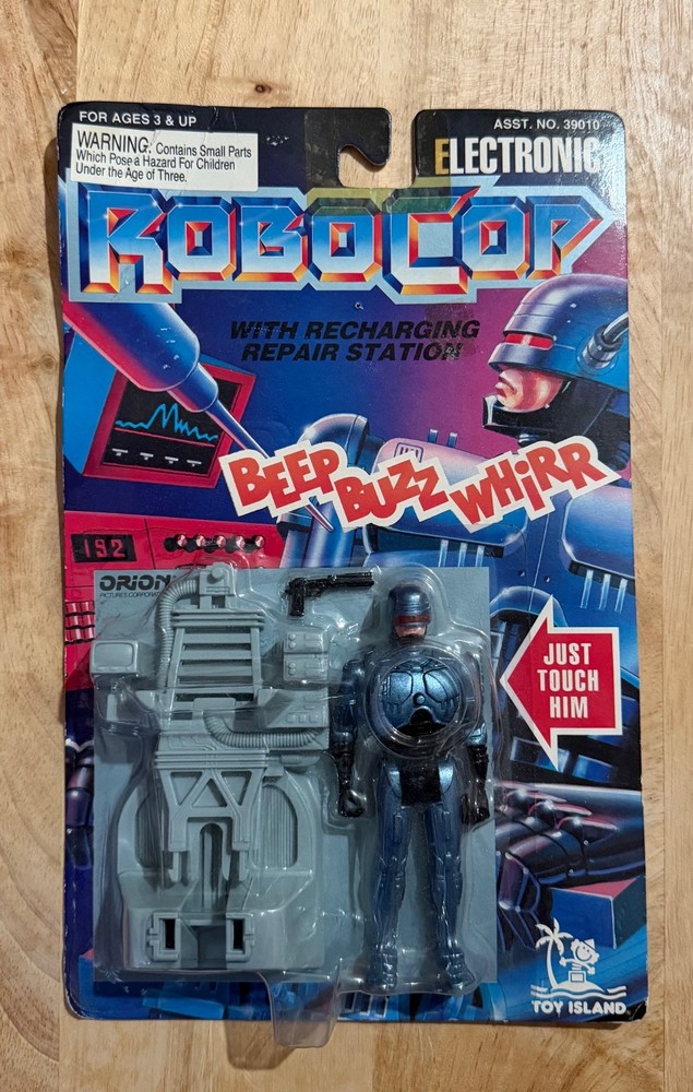 RoboCop Electronic 4.5″ Action Figure with Repair Station Toy Island 1993 – NEW!