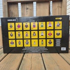 (NEW WITH CODES) ROBLOX Celebrity Collection Back in the Spotlight 20 Figures