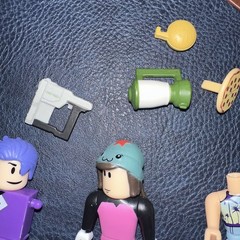 Roblox Toys Action Celebrity Mini Figures / Accessories Lot Of 20+ Pieces