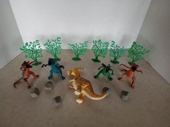 35 Toy Dinosaurs Trees Rocks Monsters Roaring Triceratops Apatosaurus T-Rex Used