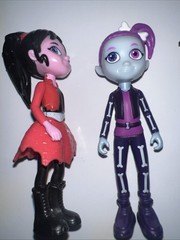 4 – Disney Vampirina And The Scream Girls Vampirina Band Figures No Accessories