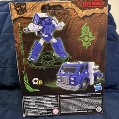 Transformers Kingdom Pipes War for Cybertron Deluxe Class Autobot