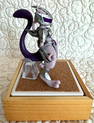 Pokemon – Battle Armor Mewtwo – 4″ Figure with clear tail stand – BRAND NEW!!