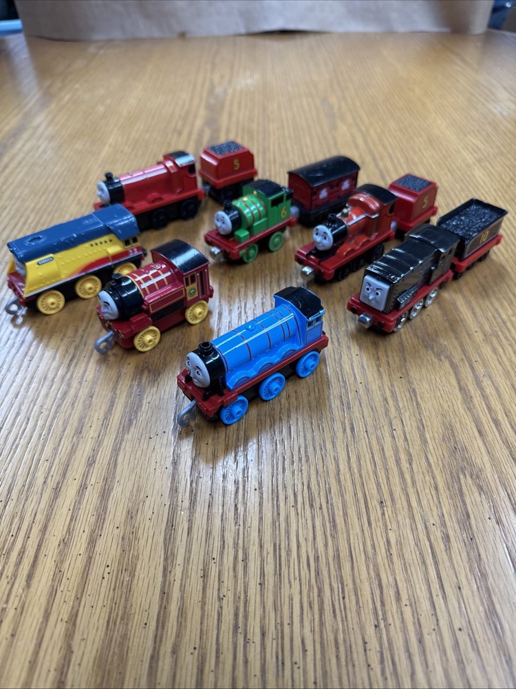 Thomas & Friends Magnetic Pull N Zoom Lot of Trains Engines Cars