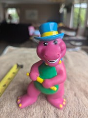 Barney Dinosaur 6″ Lyons Group Figurine 1996 purple dancing tap hat toy rubber