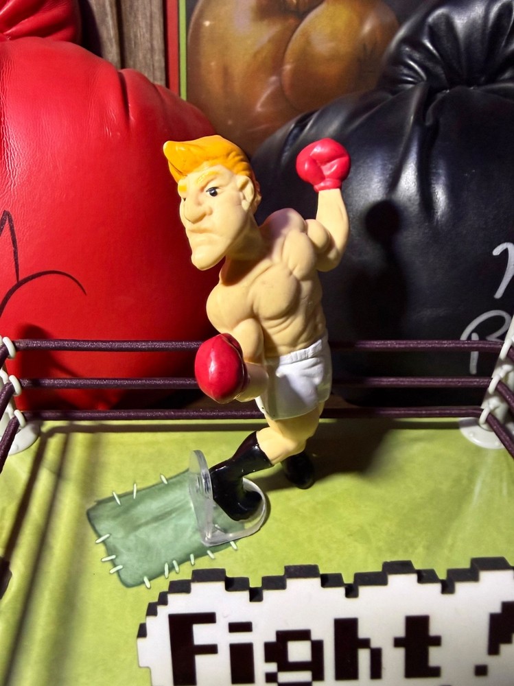 Rare Vintage Nintendo Mike Tyson’s Punch Out Glass Joe Boxing Figure 1988 READ