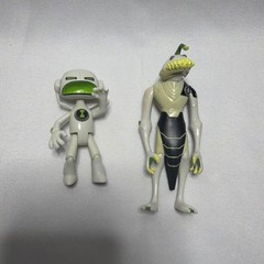 Lot of Two Ben 10 Action Figures Echo and Ripjaws Cartoon Network
