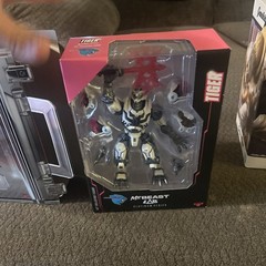 Platinum Series 6.5” Tiger Battle Titan Figure – 35 Points of Articulation