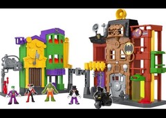 Fisher-Price Imaginext DC Super Friends Batman Toy, Playset with Action Figures