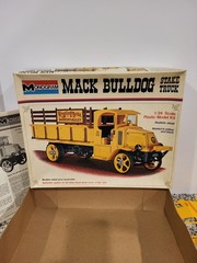 Mack Bulldog Stake Truck 1/24 MONOGRAM Model Kit MIB NEW Unbuilt