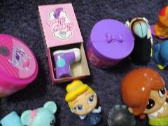Shopkins- Disney Happy Places Mixed – Moose Figures, Accessories – Large Lot