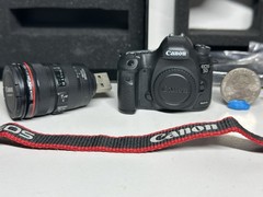 Canon Miniature Camera EOS 5D Mark III EF24-105mm F4L IS USM 8GB USB Flash Drive