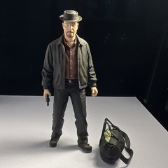 Mezco Toyz Breaking Bad 6 inch Heisenberg Action Figure w/ Gun Bag Plastic