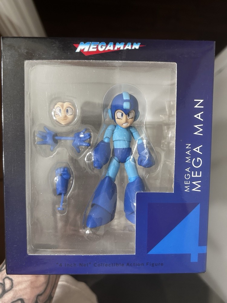 Sentinel 4inch-nel Mega Man PRE-OWNED AND AUTHENTIC (see description)