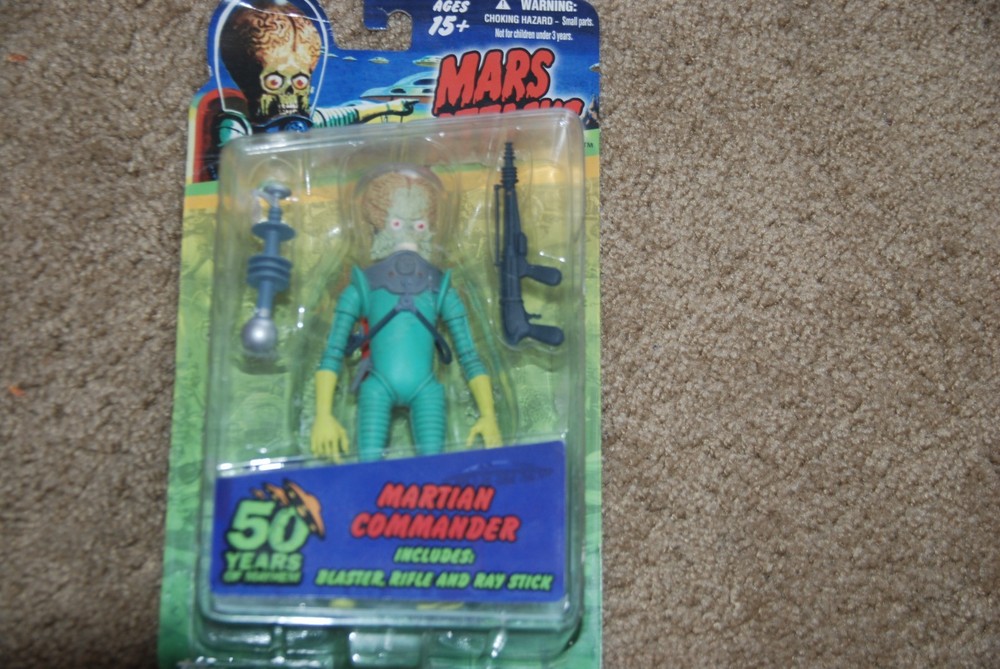 MARS ATTACKS MARTIAN COMMANDER FIGURE 50 YEARS OF MAYHEM 2012, c. 5 1/2″